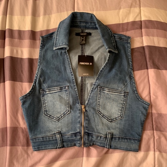 Forever 21 Tops - Forever 21 Cropped Denim Vest 👖